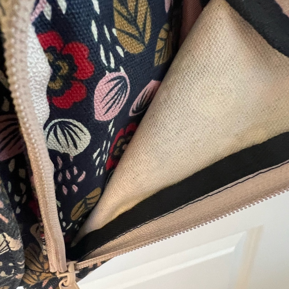 KAVU Women's Floral Sling Bag - Black and Red - Picture 4 of 11